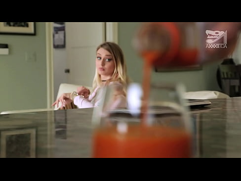 ❤️ Духтари гарм бо аллаҳои калон ва киска қатъӣ аз зиёнкор хурӯс мегирад, аммо хеле душвор аст Порнои мақъад дар мо tg.pornochaturbate.ru ❌️